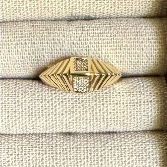 NWOT PrettyBird Adjustable Gold Ring - Picture 2 of 9